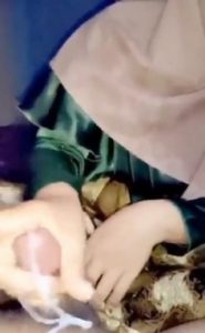 Bokep Indo | Di Coliin Ibu Guru Jilbab